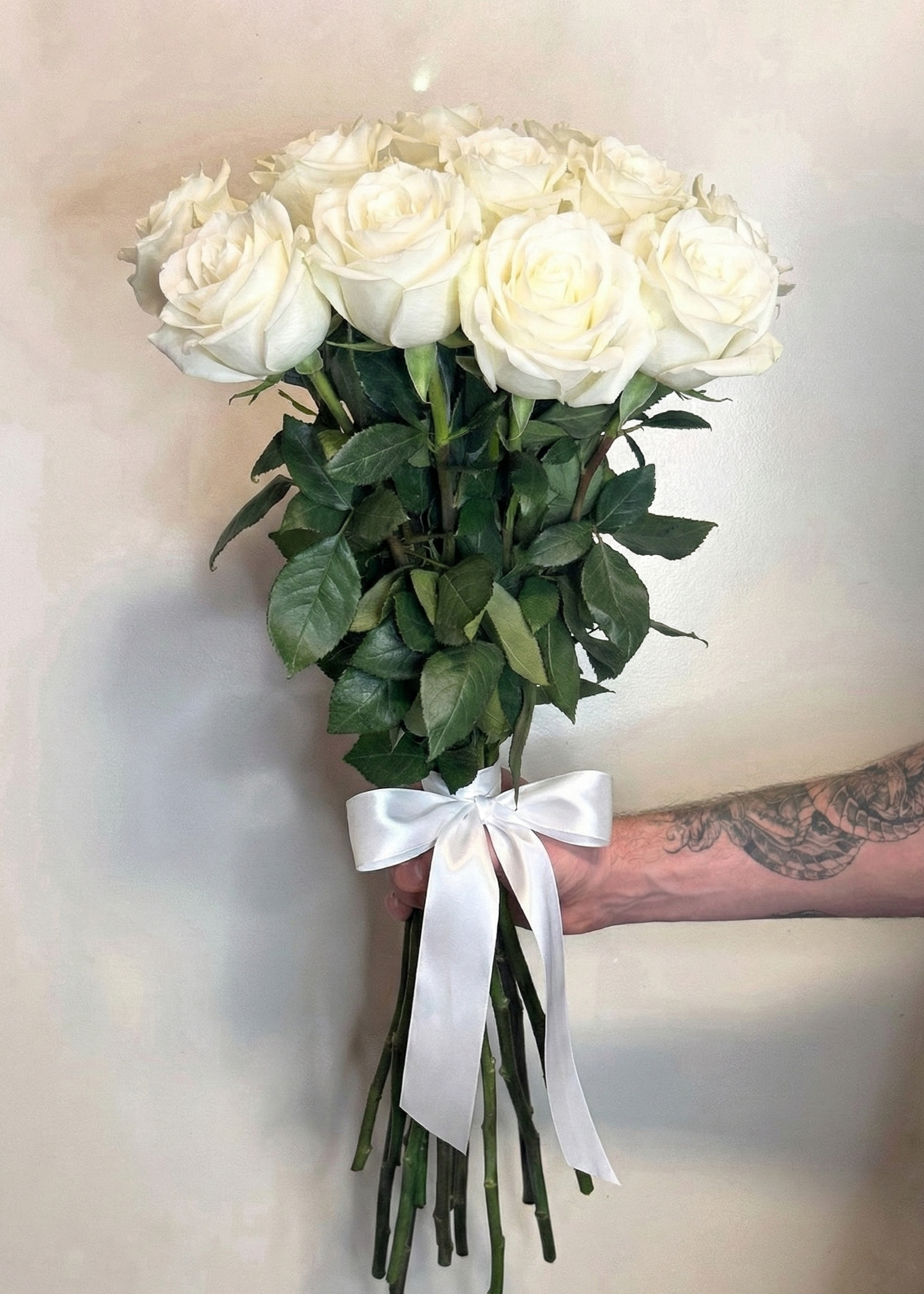 15 White Roses