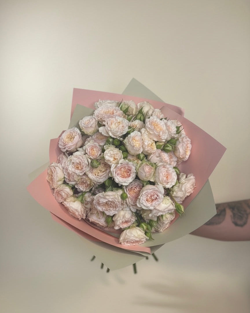 Elegant Bouquet of Spray Roses